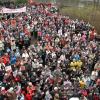Dieses Bild entstand 2008. Im April zogen rund 4500 Menschen vom Marktplatz zum Krankenhaus und demonstrierten für den Erhalt des Wertinger Krankenhauses. Am Krankenhaus fand damals eine Kundgebung mit etlichen Rednern statt.  	