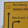 Auf der B2 Richtung Nürnberg ist eine 30-jährige Autofahrerin von einem Opel immer wieder bedrängt worden. 