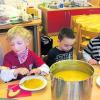 Im Oberbernbacher Kindergarten gibt es fünf Integrationsplätze. Unser Archivbild zeigt ein Ernährungstraining in St. Johannes. Archivfoto: privat