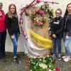 Unter der Regie von Elisabeth Wagner-Engert vom Pfarrgemeinderat Ellgau erstellten Emma, Marlene und Lisa (von links) diesen „stillen“ Altar. 	