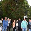 Mehr als 50 Anwohner protestieren gegen geplante Baumfällungen für einen Neubau in der Kilianstraße.