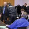 Raimund M. und Rudi R. stehen unter Verdacht, im Oktober 2011 den Augsburger Polizisten Mathias Vieth nach einer Verfolgungsjagd im Augsburger Siebentischwald erschossen zu haben. 