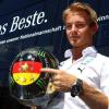 Bringt Niko Rosberg dieser Helm Glück? Der deutsche Formel-1-Fahrer ließ sich nach dem Gewinn der deutschen Nationalmannschaft einen neuen Helm gestalten.
