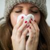 Um niemanden mit der Grippe anzustecken, sollte man Einweg-Taschentücher verwenden und die Hände gründlich waschen. 