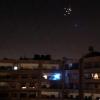 Syrische Luftabwehrraketen fliegen über Damaskus.