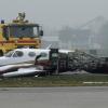 Das war ein Ernstfall: Im Dezember 2015 geriet diese Maschine nach einem Absturz in Brand und wurde von der Flughafenfeuerwehr gelöscht. 