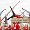Sie machten eine gute Figur am Brandenburger Tor – die Akrobatengruppe des TV Prittriching bei der Eröffnung des Deutschen Turnfests in Berlin. Beim Umzug waren die Burchinger Teilnehmer (insgesamt 74) eine von vielen Gruppen von rund 50000 Besuchern.