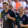 Musste das Bayern-Trainingslager früher verlassen: Thomas Müller (l).