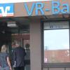 Spätestens in 24 Monaten werden die Kunden der VR-Bank in Binswangen (Bild), Zusamaltheim, Laugna und Wortelstetten vor verschlossenen Türen stehen. 	 	