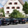Die Parkplätze entlang der Grasstraße in Harburg sind meist voll belegt. Deshalb werden sie nun zeitlich beschränkt.