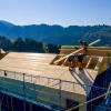 Das Bauen mit Holz wird derzeit beliebter. Abgesehen von den derzeit höheren Holzpreisen hat es viele Vorteile.  	