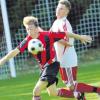 Keinen Sieger gab es im Derby zwischen dem FC Zell/Bruck (rechts Steven Gramlich) und SV Wagenhofen (links Daniel Weidemüller). Am Ende stand ein 1:1-Unentschieden zu Buche.  