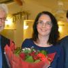 SPD-Fraktionschef Georg Schneider (links) beglückwünscht Maren Bachmann.  Rechts ihr Mann Bernd Bachmann, Vorsitzender des Ortsvereins.  	