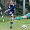 Das Spitzenspiel der Kreisliga gewann Marktoffingen 2:0 gegen Harburg. Hier Marktoffingens Torschütze zum 1:0, Daniel Mainka bei der Flanke zum 2:0.  

