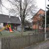 Auf dem bisherigen Spielplatz des Kindergartens soll ein neues Haus für Kinder gebaut werden.