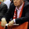 Basketball Bundesliga Playoff Viertelfinale 1. Spieltag: Bayern München - ALBA Berlin am 04.05.2013 im Audi Dome in München (Bayern). Münchens Präsident Uli Hoeneß sieht dem Spiel zu. Foto: Lukas Barth/dpa +++(c) dpa - Bildfunk+++