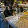 Menschen beim Einkaufen im Eminonu-Viertel in Istanbul. Bereits im Dezember führte die historische Abwertung der türkischen Lira gegenüber dem Dollar zu einem Rückgang der Kaufkraft. Inzwischen hat sich die Lage massiv verschärft, unter anderem durch den Ukraine-Krieg und seine Folgen. 