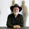 Der Fantasy-Autor Terry Pratchett ist im Alter von 66 Jahren an den Folgen seiner Alzheimer-Erkrankung gestorben.