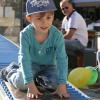 Bei dem traumhaften Wetter gab es auch draußen viel Programm. Hier vergnügt sich der vierjährige Luca auf der Rollrutsche des Deutschen Kinderschutzbundes am Marienplatz.