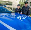 Im Allgäu – auf unserem Bild Polizeihauptmeisterin Simone Mathiowetz und Polizeihauptkommissar Christoph Liebert – ist die Polizei bereits in den neuen blauen Uniformen unterwegs. 
