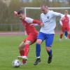 Erst spät sind die Kicker der zweiten Nördlinger Mannschaft (in Weiß-Blau) gegen Wörnitzstein k. o. gegangen, nämlich in den letzten zehn Minuten.