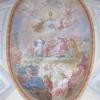 Die wunderbare Brotvermehrung zeigt das Decken-Fresko in der Rehlinger Pfarrkirche. Seine Entstehung verdankt es der „Corporis-Christi-Bruderschaft“, deren Fest am Dreikönigstag gefeiert wird.