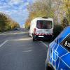 Nach ihrem Einbruch in Rennertshofen ließen die Diebe den gestohlenen Transporter direkt an der B16 nahe der Rainer Gärtnersiedlung zurück. Wer hat Beobachtungen gemacht? Die Polizei bittet um Zeugenhinweise.