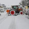 Immense Schneemassen beeinträchtigen das öffentliche Leben im gesamten Landkreis Landsberg. Die Räumfahrzeuge kommen kaum noch nach.