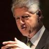 Bill Clinton unterzeichnete Gesetze stets mit links.