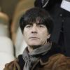 Joachim Löw sitzt Anfang Dezember in Spanien beim Clásico auf der Tribüne. Foto: Emilio Naranjo dpa