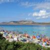 Ein bekanntes Ziel auf Sardinien: Am Strand von La Pelosa soll die Zahl der Besucher begrenzt werden.