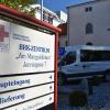 Im BRK-Zentrum in Donauwörth „Am Mangoldfelsen“ gab es einen massiven Corona-Ausbruch: Insgesamt 60 Bewohner und Mitarbeiter wurden in den vergangenen Tagen positiv getestet. Das ist ein entscheidender Grund dafür, warum der Landkreis Donau-Ries am Montag einen Inzidenzwert klar über 200 hatte. 