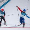 Martin Fourcade (r) siegte im Massenstart hauchdünn vor Simon Schempp.