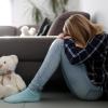 Immer mehr Mädchen in Bayern werden laut einer Studie der DAK wegen psychischer Störungen in der Klinik behandelt.