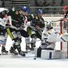 Einfach nicht zu bezwingen: Soe sehr es die Augsburger Panther auch versuchten, sie scheiterten immer wieder an Mannheims überragendem Keeper Dennis Endras.