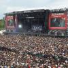 Das von Zehntausenden Musikfans besuchte Festival "Rock am Ring" ist wegen Terrorgefahr unterbrochen worden. 