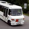 Der Schulbus fährt täglich mehrmals zwischen Apfeldorf und Kinsau hin und her, Fahrer Erwin Zwick steuert den Gemeinde-Schulbus seit mehr als 25 Jahren. 	 	