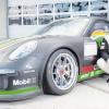 Lukas Schreier und sein neuer Dienstwagen: Der 18-jährige Rennfahrer aus Donauwörth geht künftig im Porsche-Carrera-Cup Deutschland an den Start. Während der Saison steht für ihn zusätzlich noch das Abitur an. 