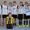 Man sieht ihnen die Enttäuschung an: Die E-Junioren der (SG) Lauber SV wurden „nur“ schwäbischer Vizemeister im Futsal und bekamen bei der Siegerehrung die Silbermedaillen umgehängt.  	