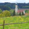 Die Stauden im Südwesten des Landkreises Augsburg (hier ein Blick auf langenneufnach) lassen sich neu entdecken –mit einer Reihe von neuen Themenwegen und Broschüren. 