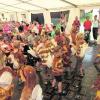 Für das gelungene Bienen-Outfit und die vorgeführten Tänze ernteten die Filzinger Kindergartenkinder beim Lindenbaumfest viel Beifall. Foto: sar