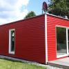 So sieht es aus, das Tiny-House. Jetzt wurden sechs weitere Kleinhäuser in Ursberg aufgestellt. 