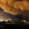 Gespenstisch: Dicke Rauchwolken stehen nach einem israelischen Luftschlag über dem nächtlichen Gaza.
