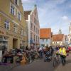 Was gab es da auf dem Altstadtflohmarkt in Nördlingen am Samstag nicht alles zu entdecken: Spielsachen, Kleider, Schuhe, Schmuck, Kunstgegenstände oder Körbe. Gerade am Vormittag war der Flohmarkt sehr gut besucht, die Besucherinnen und Besucher bummelten durch die Straßen. Unser Fotograf Josef Heckl war mit seiner Kamera unterwegs und hat einige Impressionen eingefangen.