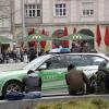 Polizisten haben bei einem Ausflug nach Augsburg am Königsplatz einen Asylbewerber attackiert. Jetzt standen die Beamten erneut vor Gericht. 