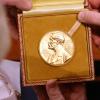 Die begehrte Medaille mit dem Konterfei von Alfred Nobel.