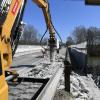 In den letzten Tagen konnten die Autofahrer die Lechbrücke zwischen Meitingen und Thierhaupten trotz Bauarbeiten noch einspurig überqueren. Doch ab Montag wird der Übergang ganz gesperrt.