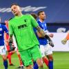 Frust in Augsburg, Freude auf Schalke: FCA-Keeper Rafal Gikiewicz wollte das Spiel nicht nur wegen seines Patzers schnell vergessen.