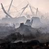 Ein abgebranntes Torfmoorgebiet. Das Feuer war am 06.06.2023 ausgebrochen und hatte auf den Wald und das benachbarte Moorgebiet übergegriffen.