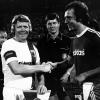 Diese Aufnahme von Helmut Haller und Franz Beckenbauer stammt aus dem Jahr 1974. Es entstand bei einem Freundschaftsspiel des FC Augsburg gegen den FC Bayern.